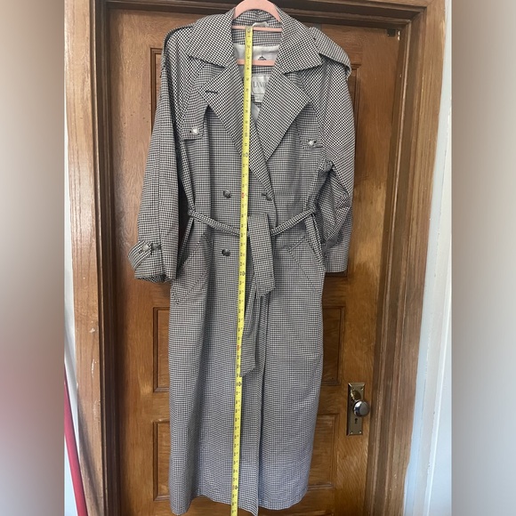 LA VOGUE long black and white checkered trench coat with front tie - Picture 5 of 15